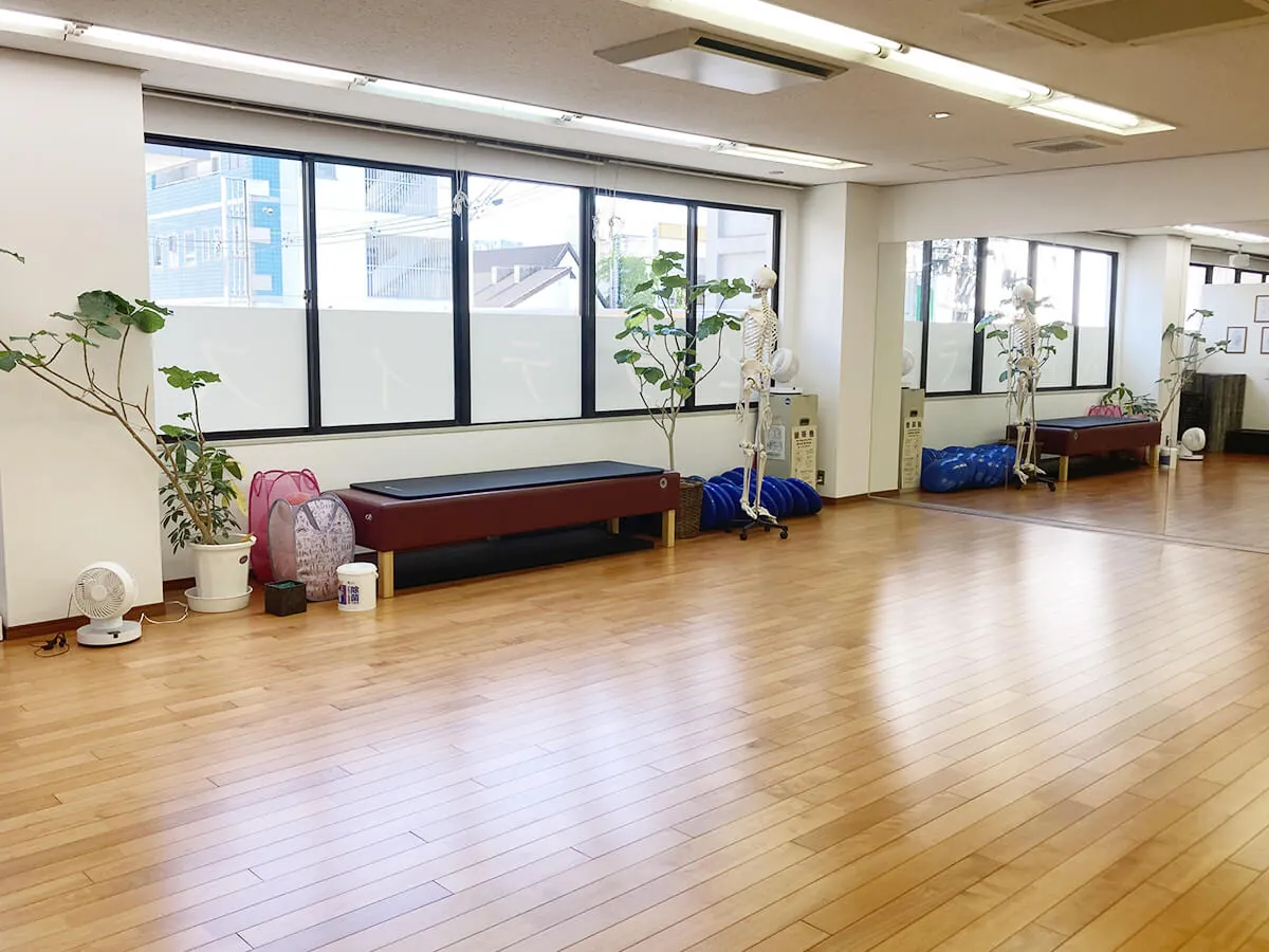 ゼンプレイスピラティス高槻 内観 1