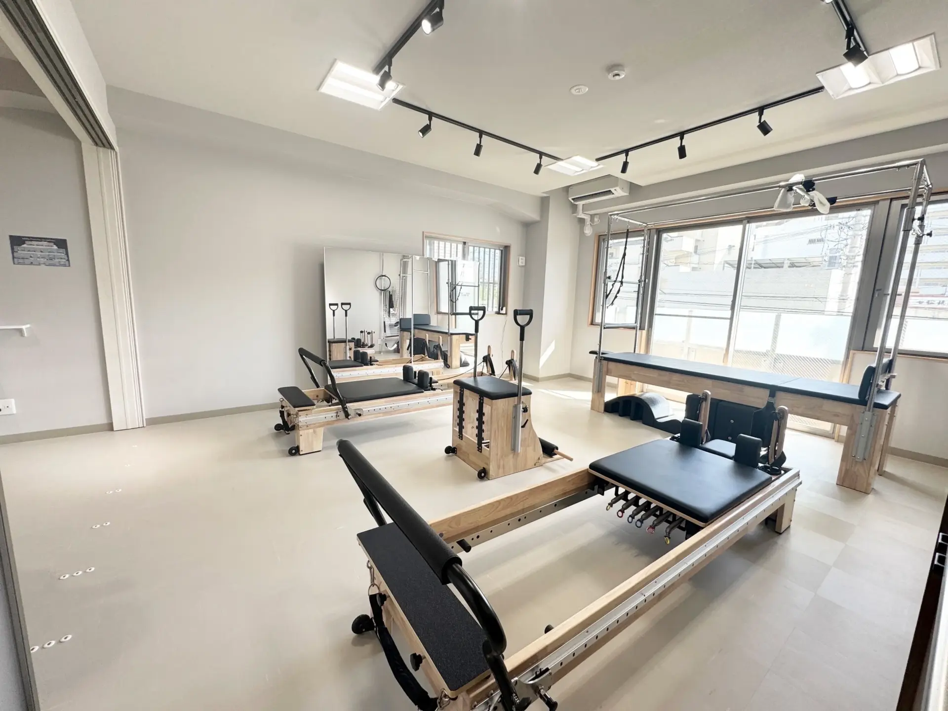 luluto 浦添経塚店 スタジオ内観 1