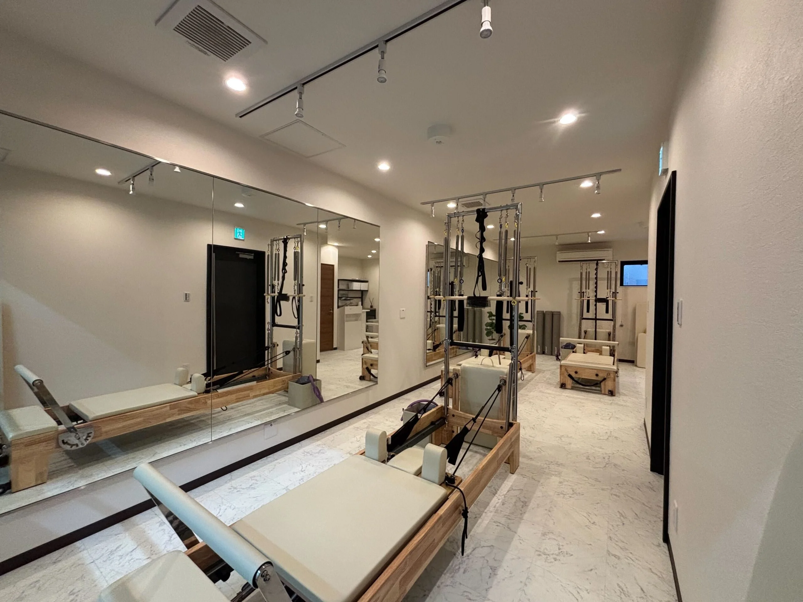 ピラティスミー神戸元町 内観 1
